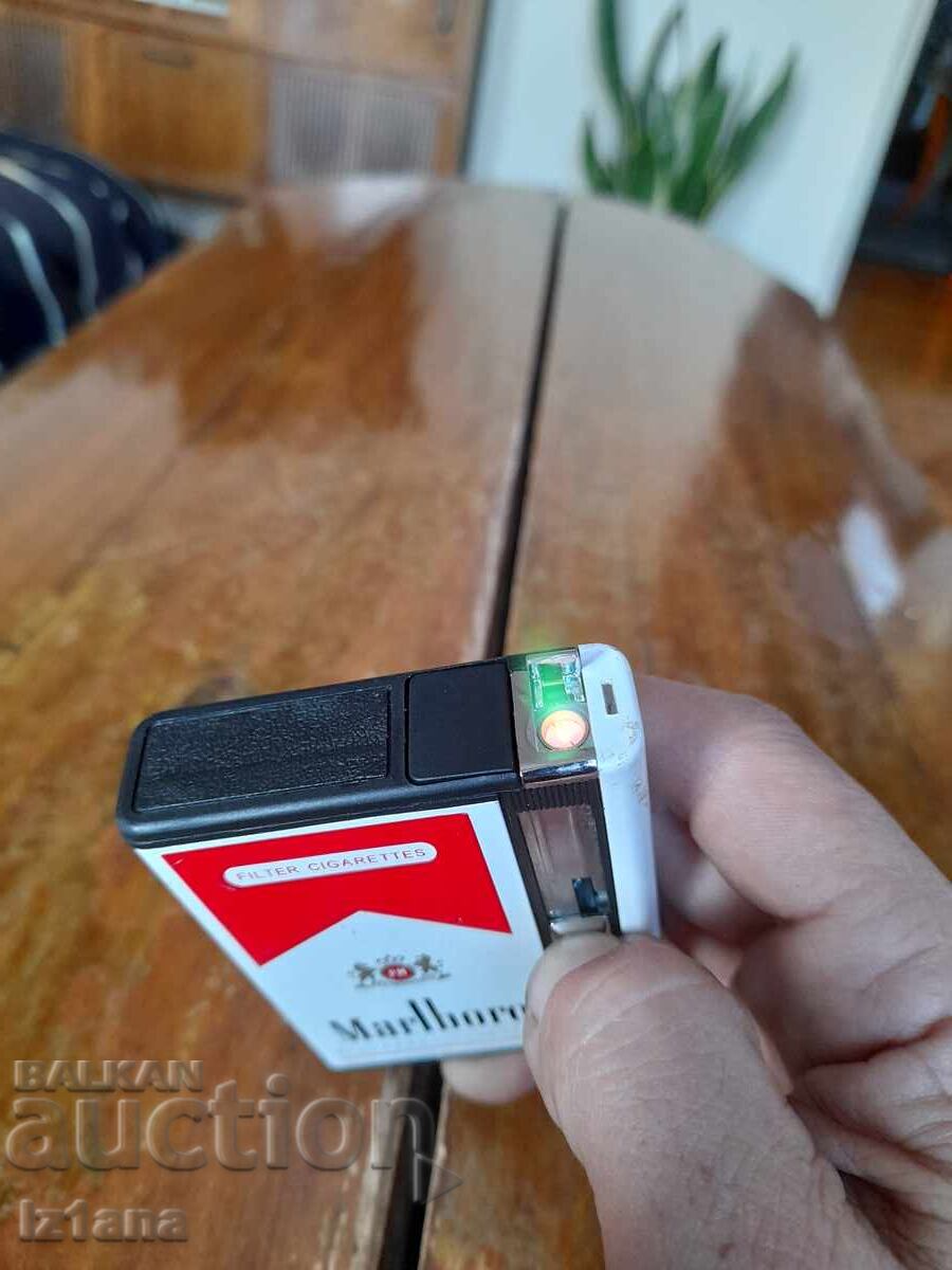 Old cigarette case, Marlboro lighter - 7