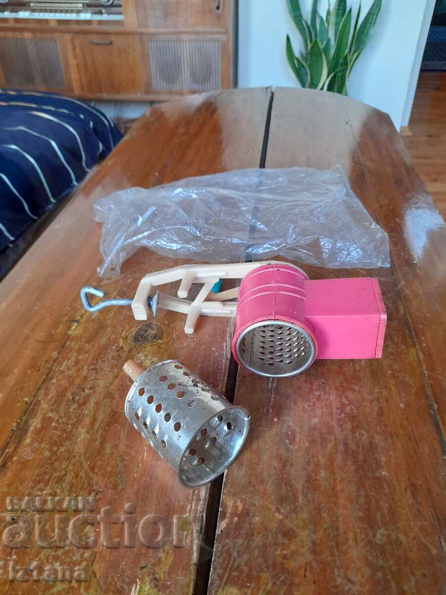 Παλιό μύλος, καρυδόμυλος με τιμή 33.00 BGN | € 16.87 Παλιό μύλος, καρυδόμυλος με τιμή 33.00 BGN | € 16.87