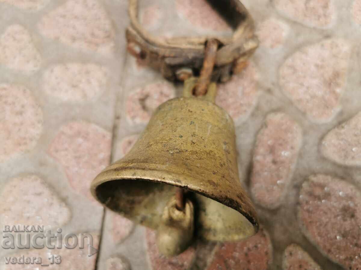 Auction old bronze bell Auction old bronze bell