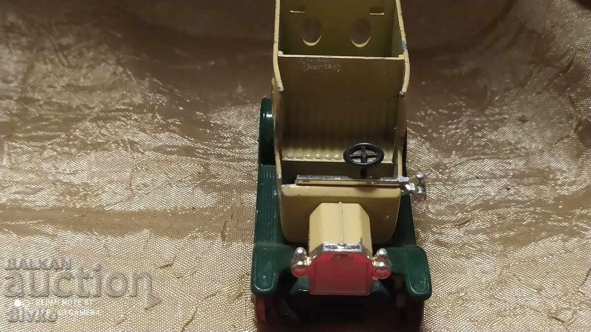 Carucior englezesc DAYS CONE cu preț 4.99 BGN | € 2.55