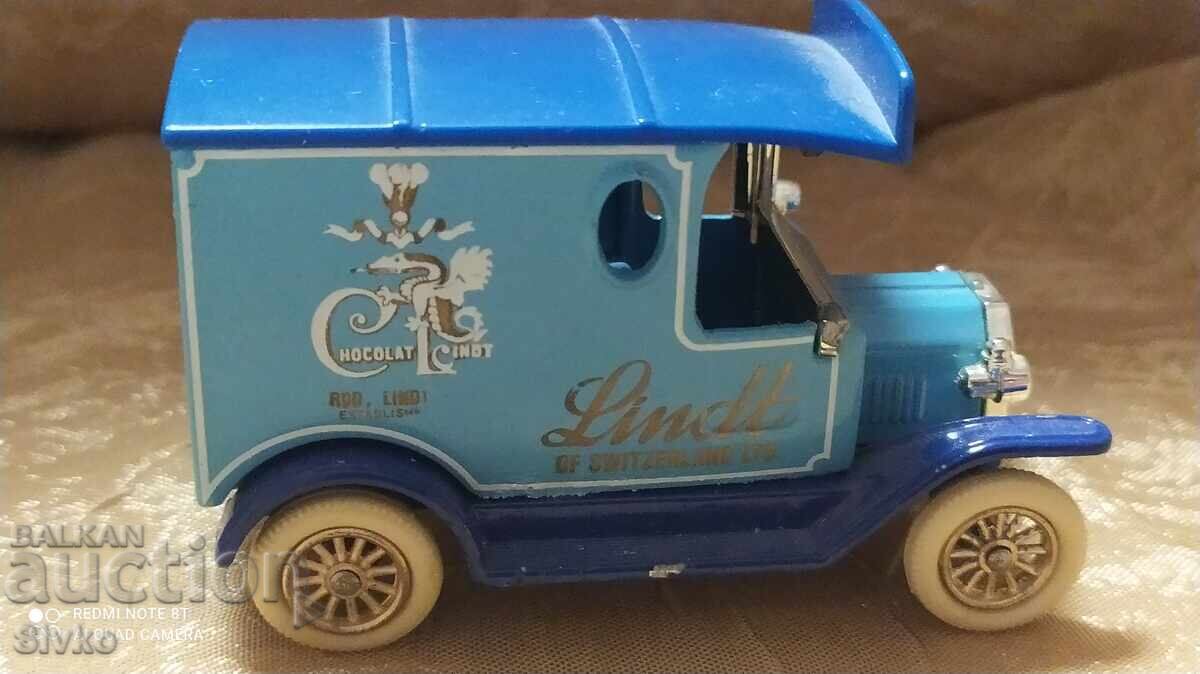 English Lindt trolley with price 9.99 BGN | € 5.11