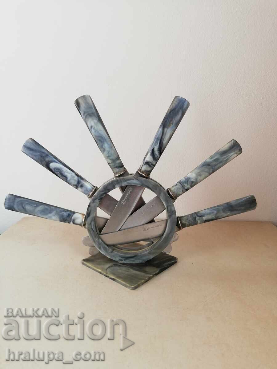 Set vechi de cuțite bulgare cu suport Set vechi de cuțite bulgare cu suport