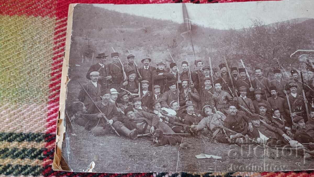 Foto Petrecere de vânătoare cu doi câini de vânătoare Carton cu preț € 12.46 | 24.37 BGN