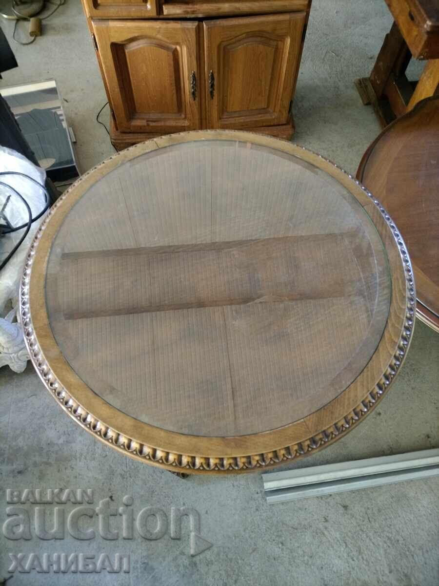 Auction VERY BEAUTIFUL SOLID ANTIQUE WOODEN TABLE. Auction VERY BEAUTIFUL SOLID ANTIQUE WOODEN TABLE.