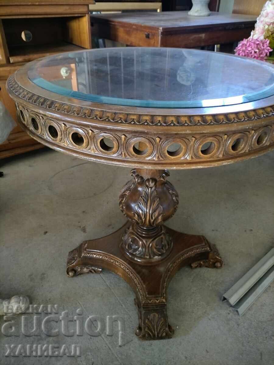Delivery of VERY BEAUTIFUL SOLID ANTIQUE WOODEN TABLE. Delivery of VERY BEAUTIFUL SOLID ANTIQUE WOODEN TABLE.