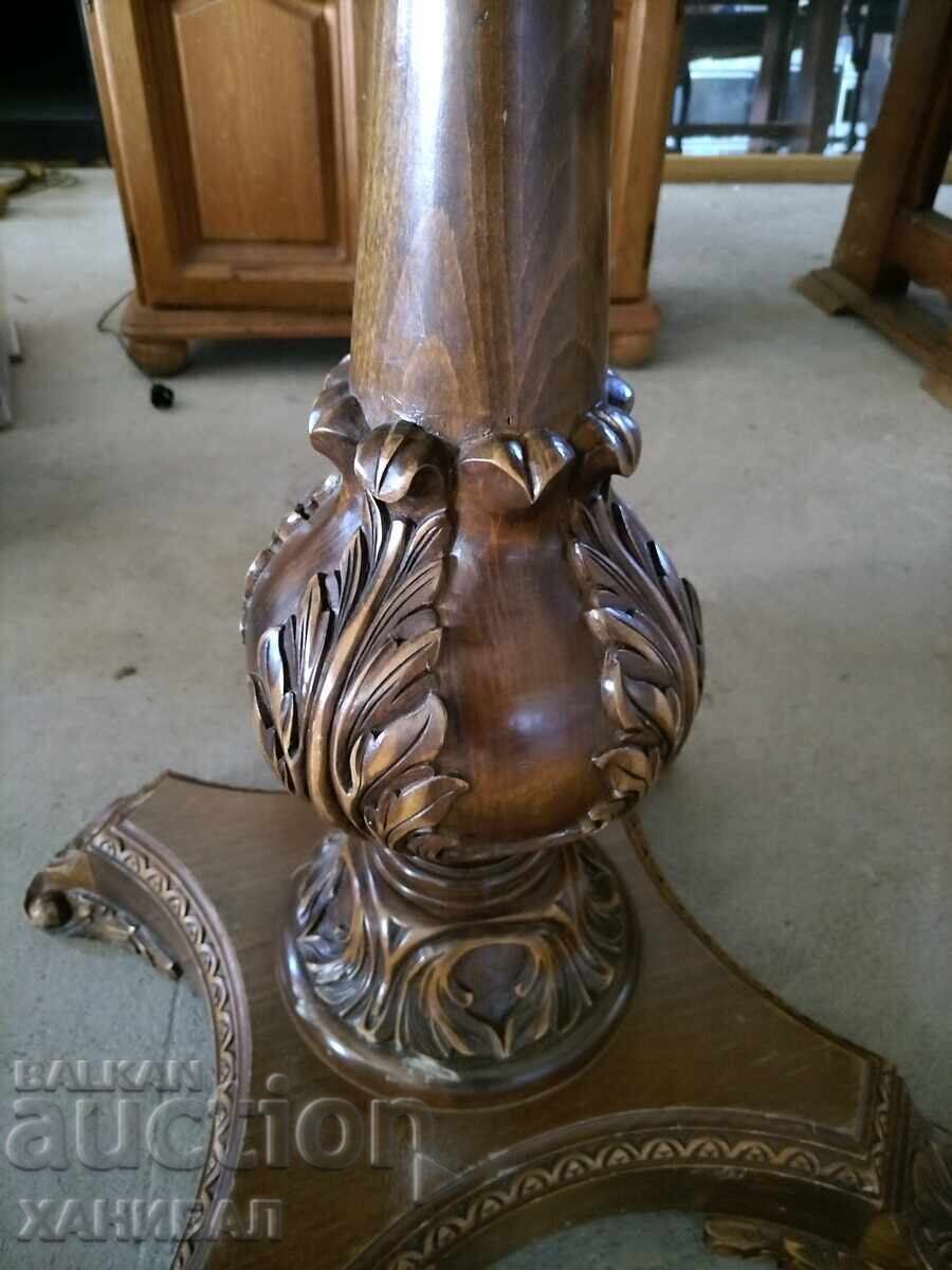VERY BEAUTIFUL SOLID ANTIQUE WOODEN TABLE. - 7 VERY BEAUTIFUL SOLID ANTIQUE WOODEN TABLE. - 7