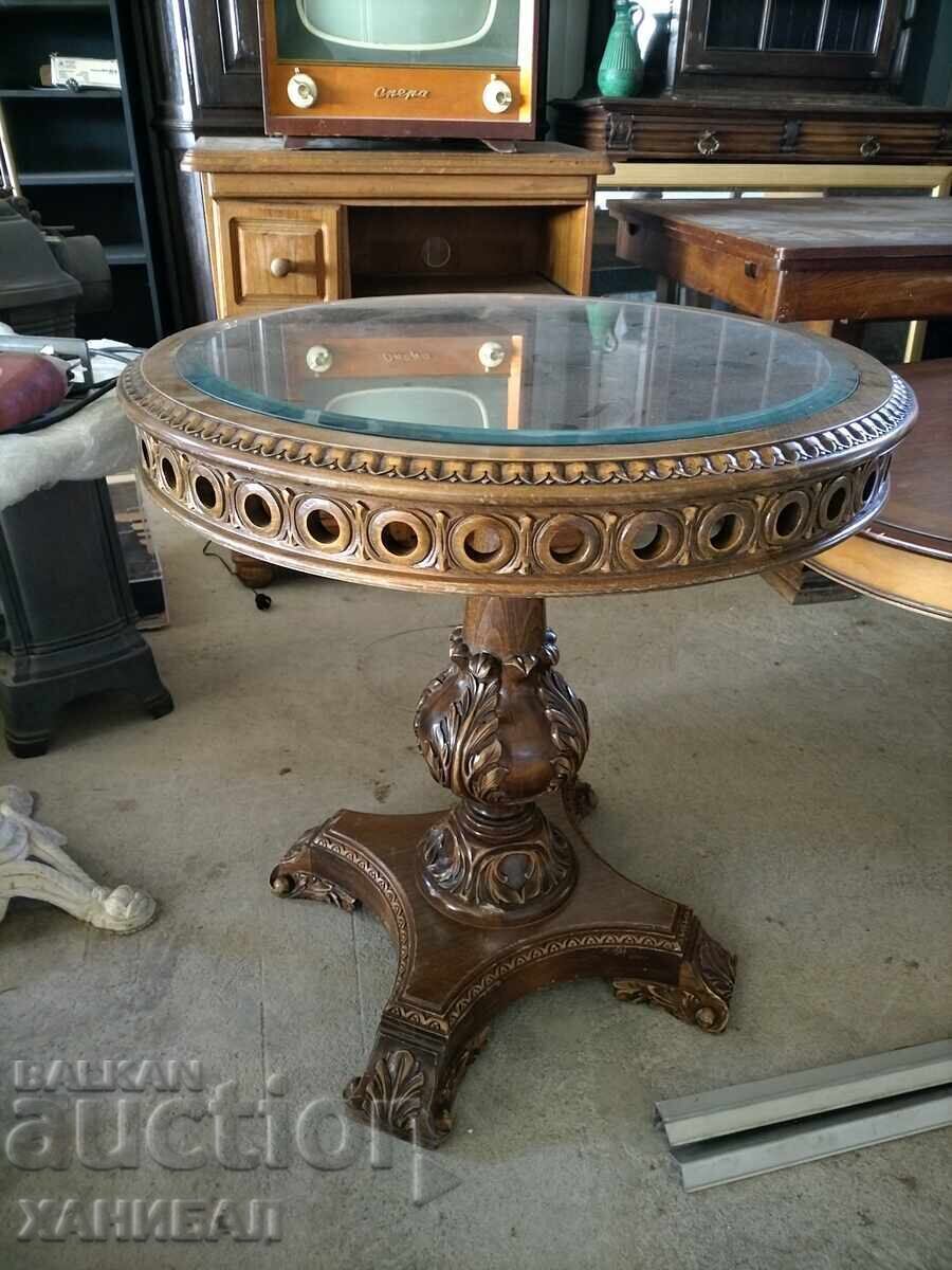 VERY BEAUTIFUL SOLID ANTIQUE WOODEN TABLE. VERY BEAUTIFUL SOLID ANTIQUE WOODEN TABLE.