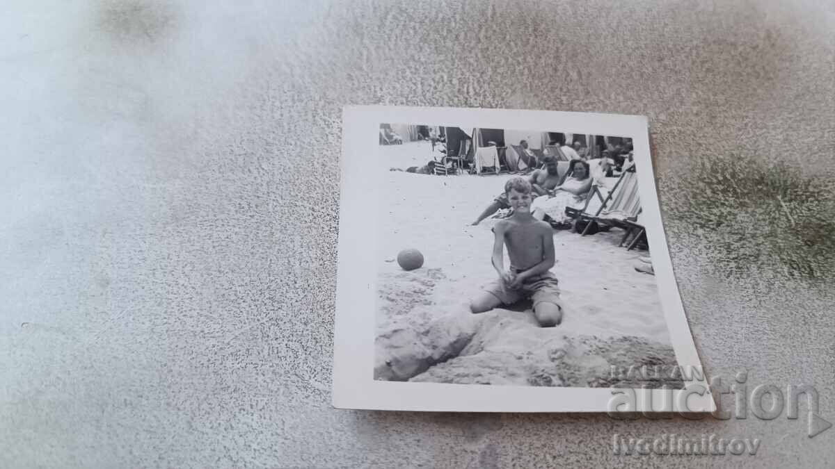 Φωτογραφία Αγόρι στην παραλία