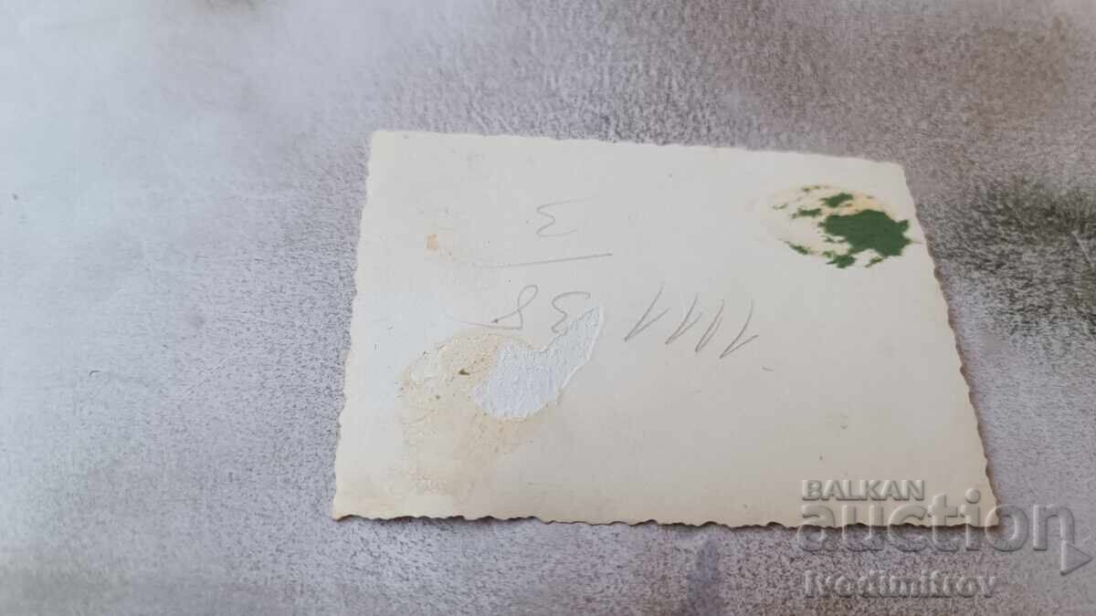 Fotografie Femeie băiat și fată pe plajă cu preț 1.85 BGN | € 0.95 Fotografie Femeie băiat și fată pe plajă cu preț 1.85 BGN | € 0.95