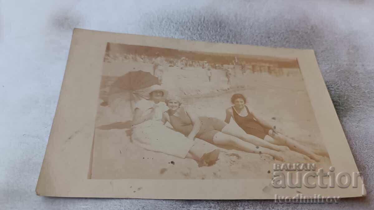 Photo Three young girls on the beach Photo Three young girls on the beach