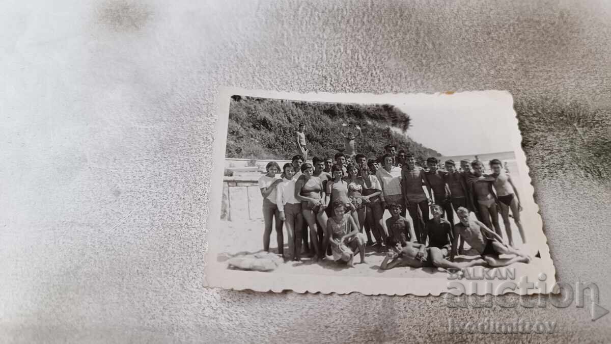 Photo Varna Men women and children on the beach