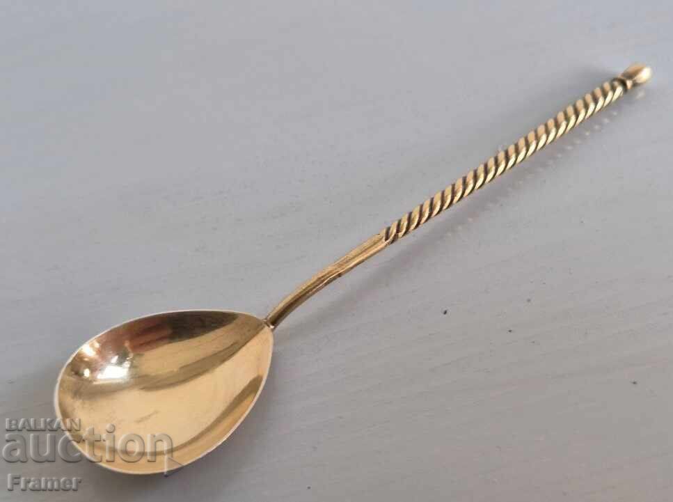 Delivery of Russian silver hand-engraved spoon with gilding for baptism Delivery of Russian silver hand-engraved spoon with gilding for baptism