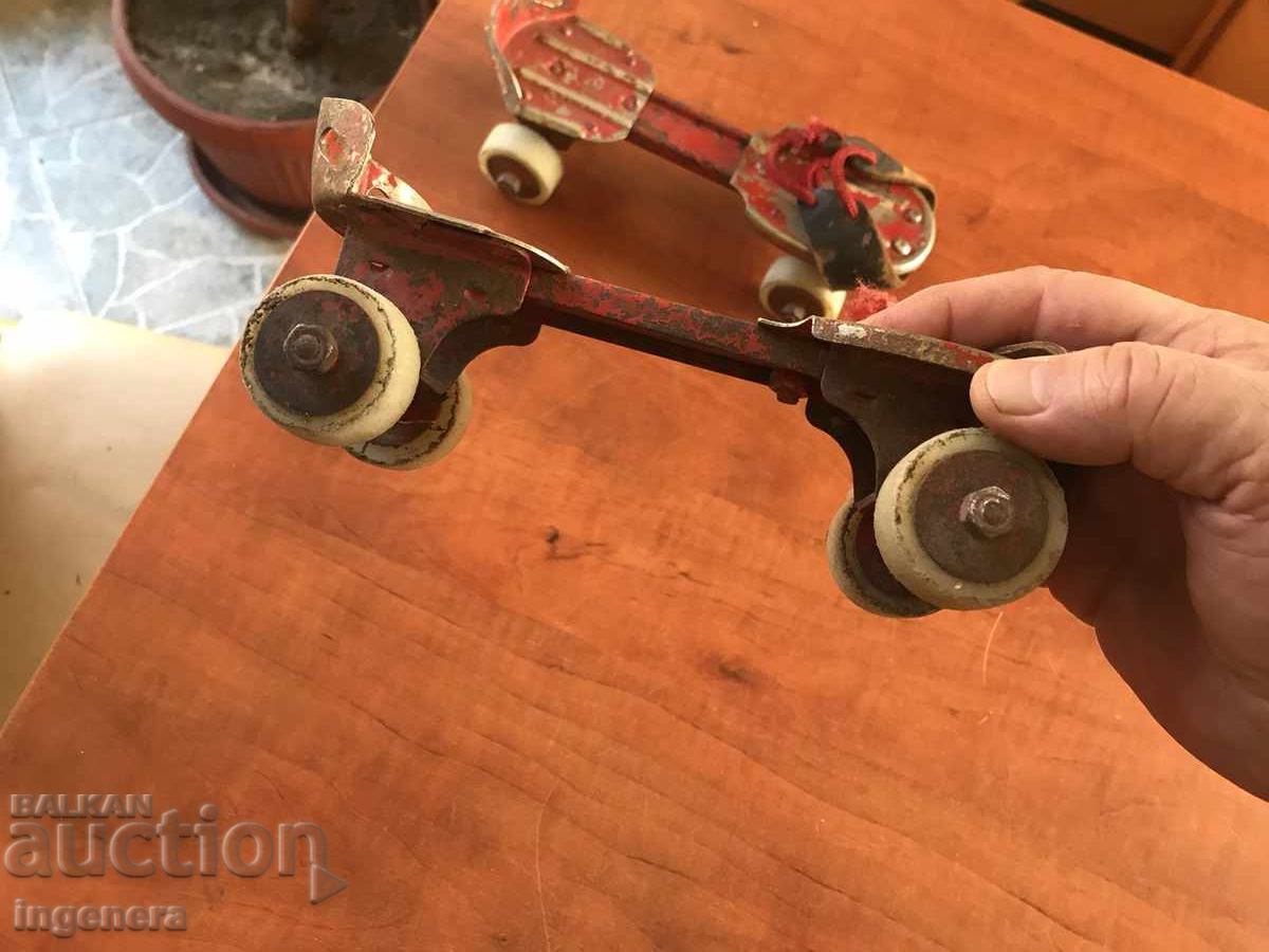 Delivery of ROLLER SKATES FROM SOCA VINTAGE Delivery of ROLLER SKATES FROM SOCA VINTAGE