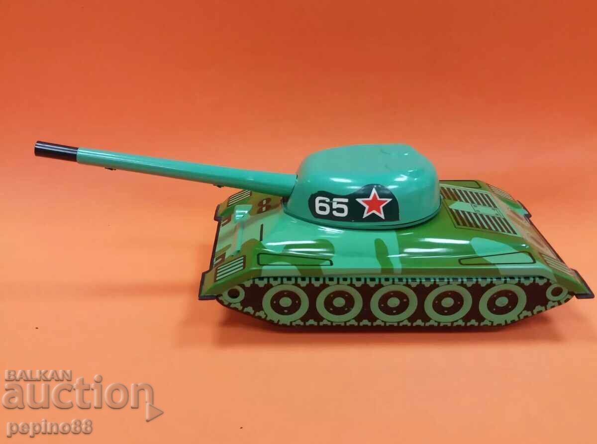 Delivery of Old metal Russian toy tank Delivery of Old metal Russian toy tank