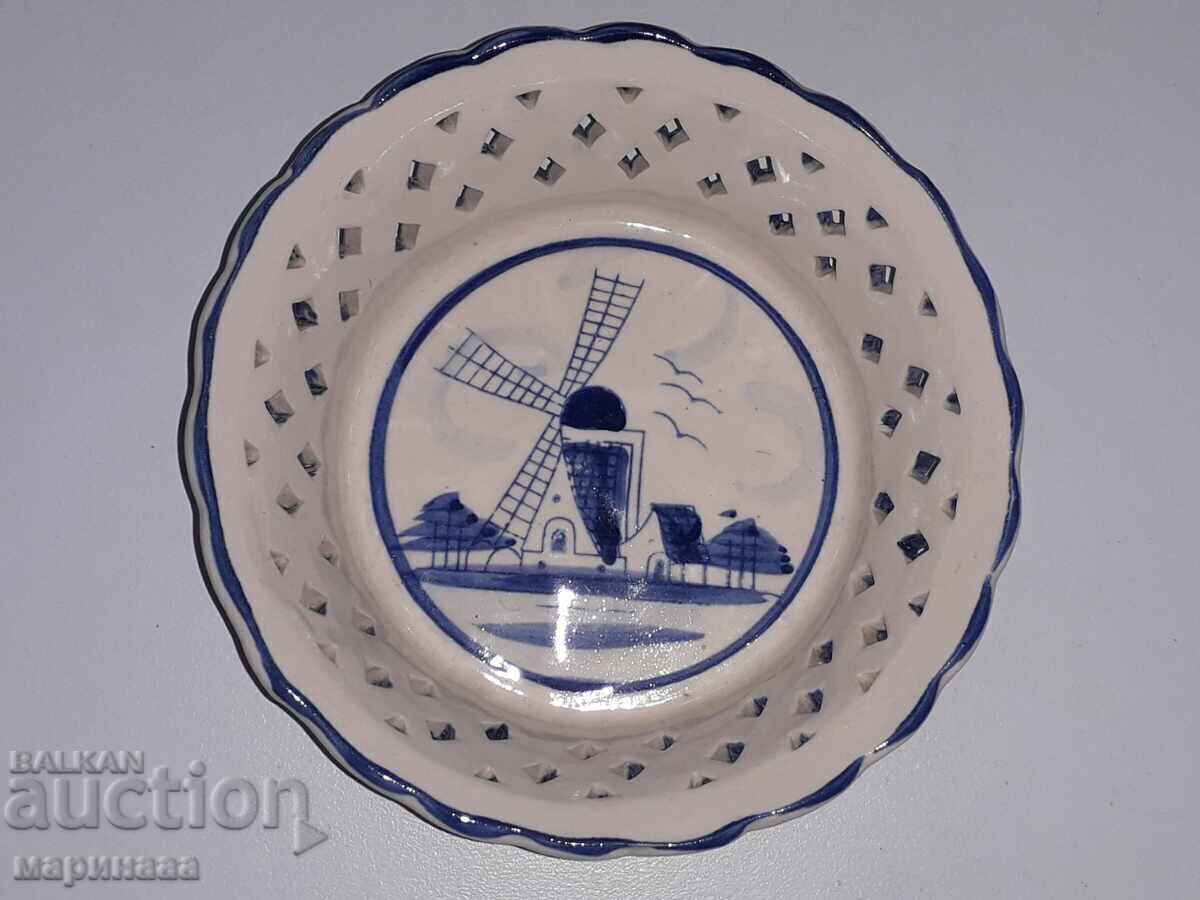 VASC DE PORCELAN cu preț € 2.56 | 5.01 BGN