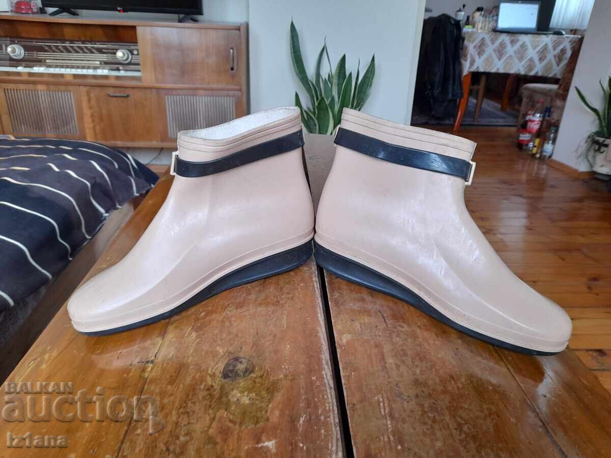 Old women's rubber boots, boots with price 37.00 BGN | € 18.92 Old women's rubber boots, boots with price 37.00 BGN | € 18.92