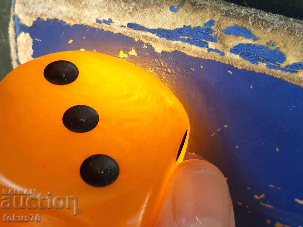 Μεγάλα παλιά ζάρια από βακελίτη Katalin 3,4 cm. - 7 Μεγάλα παλιά ζάρια από βακελίτη Katalin 3,4 cm. - 7