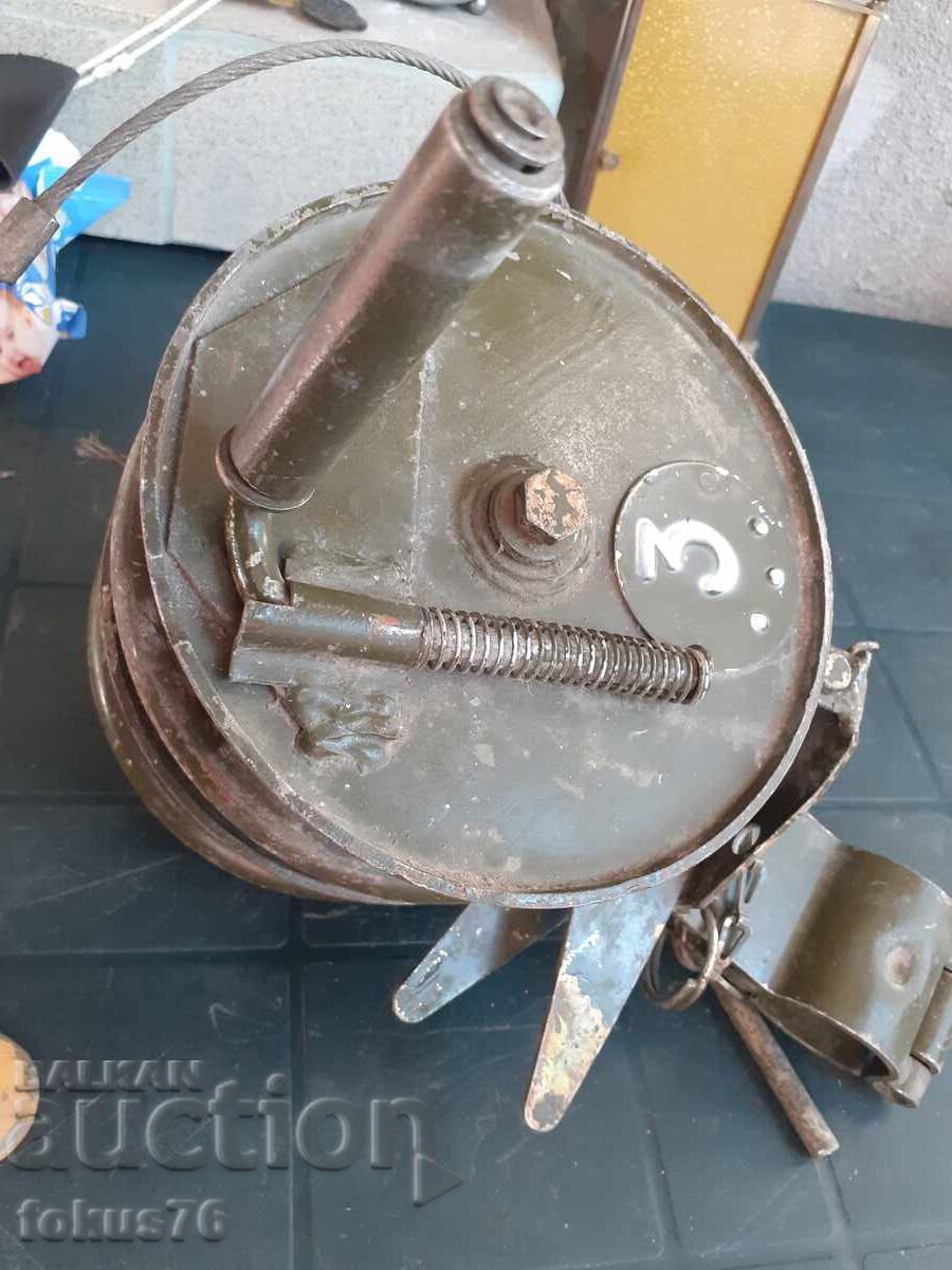 Παράδοση Παλαιό ρωσικό στρατιωτικό βαρούλκο με δύο τύμπανα Παράδοση Παλαιό ρωσικό στρατιωτικό βαρούλκο με δύο τύμπανα