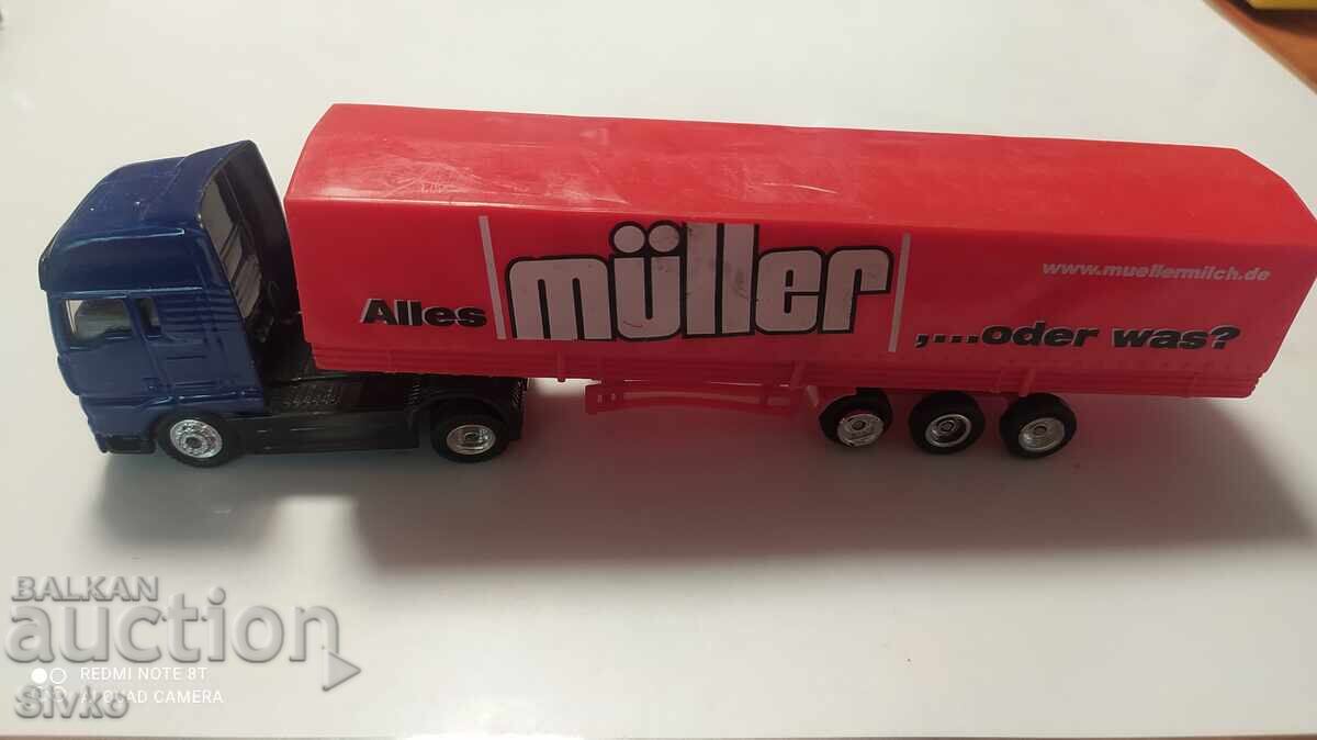 Camion cu cărucioare