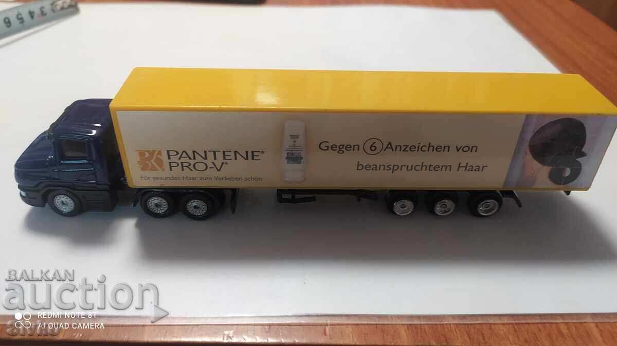 Camion cu cărucioare