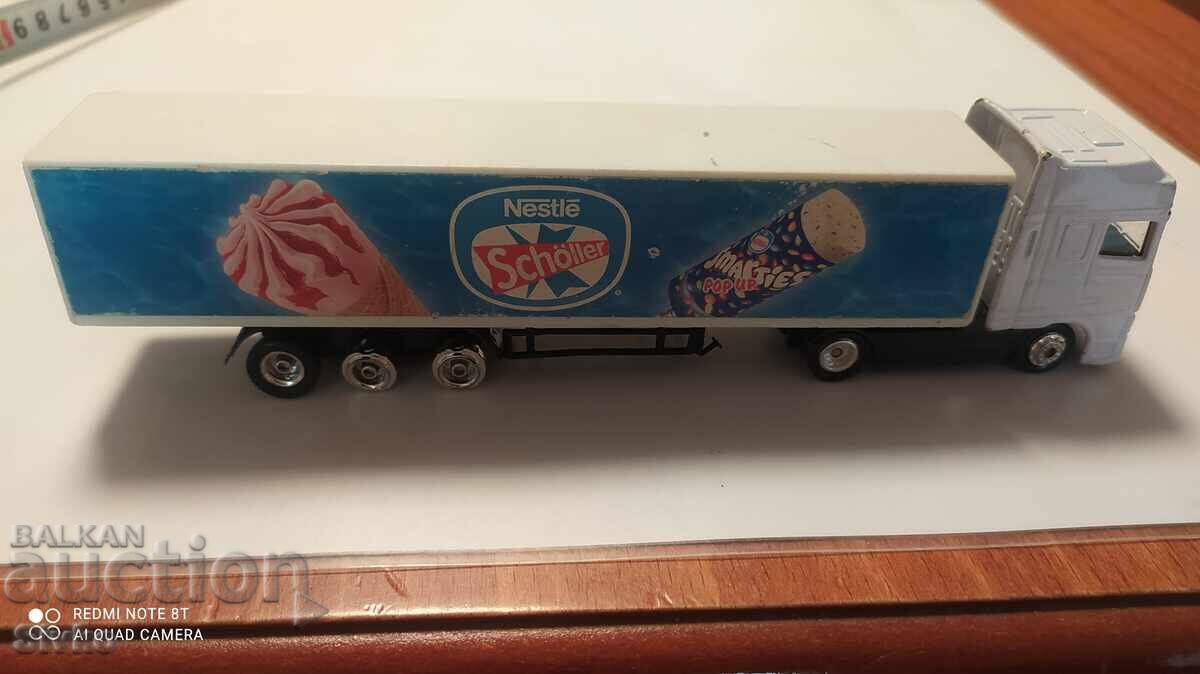 Camion cu cărucioare cu preț 1.99 BGN | € 1.02