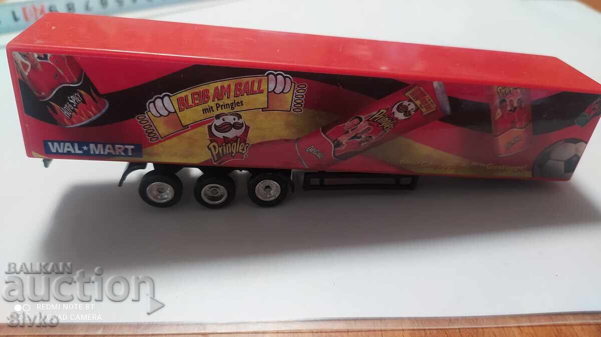 Remorcă pentru cărucior lungă cu preț 0.99 BGN | € 0.51