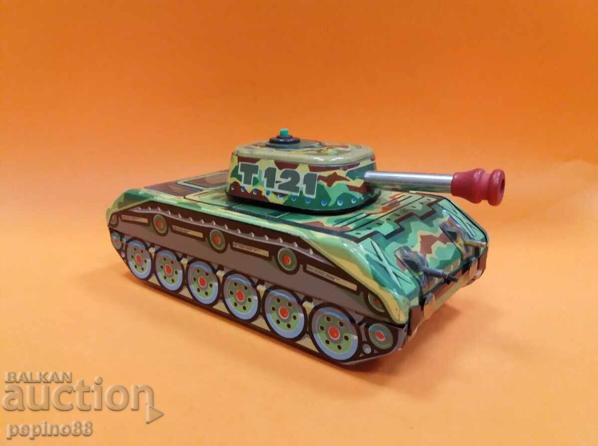 Old sheet metal tank with winding mechanism - Czechoslovakia with price 110.00 BGN | € 56.24 Old sheet metal tank with winding mechanism - Czechoslovakia with price 110.00 BGN | € 56.24