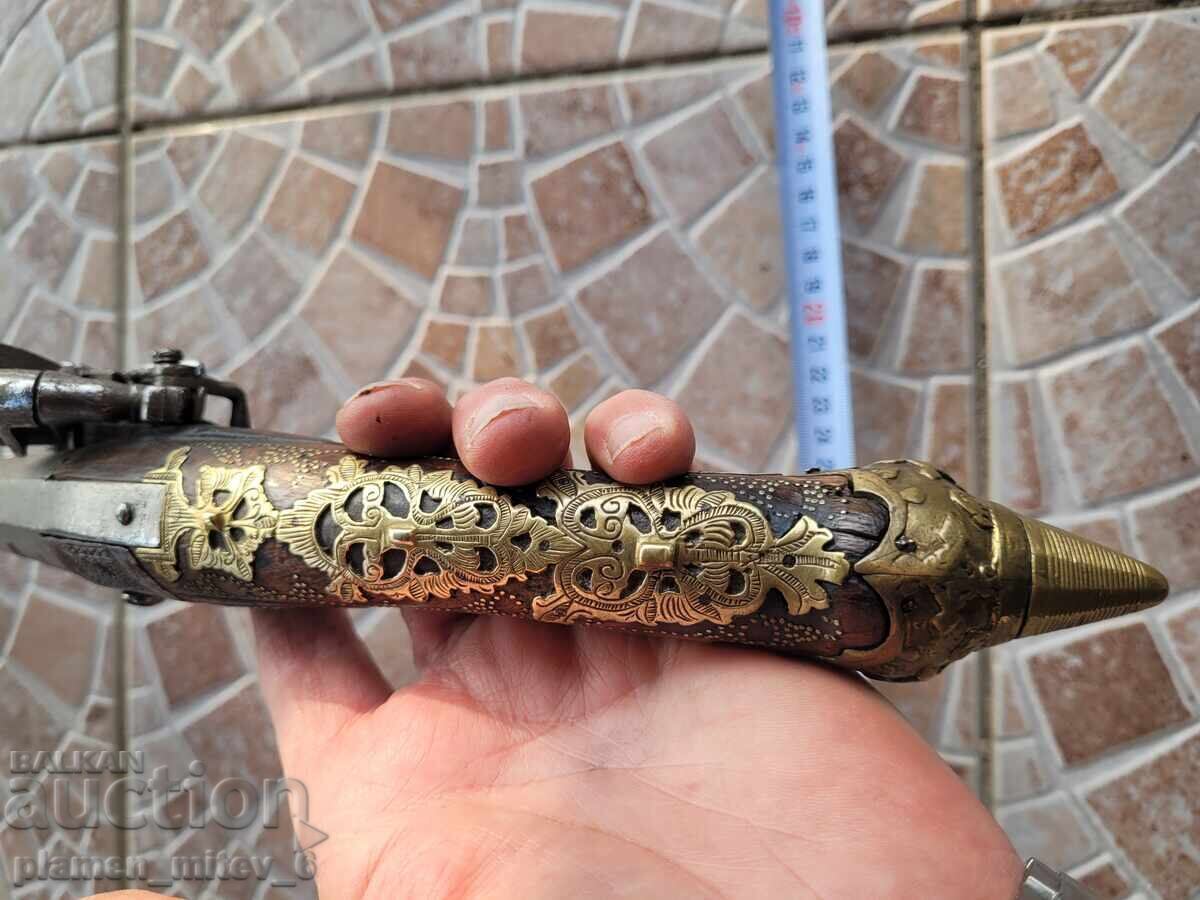 Delivery of Albanian pistol, pistol, flintlock, evzalia Delivery of Albanian pistol, pistol, flintlock, evzalia