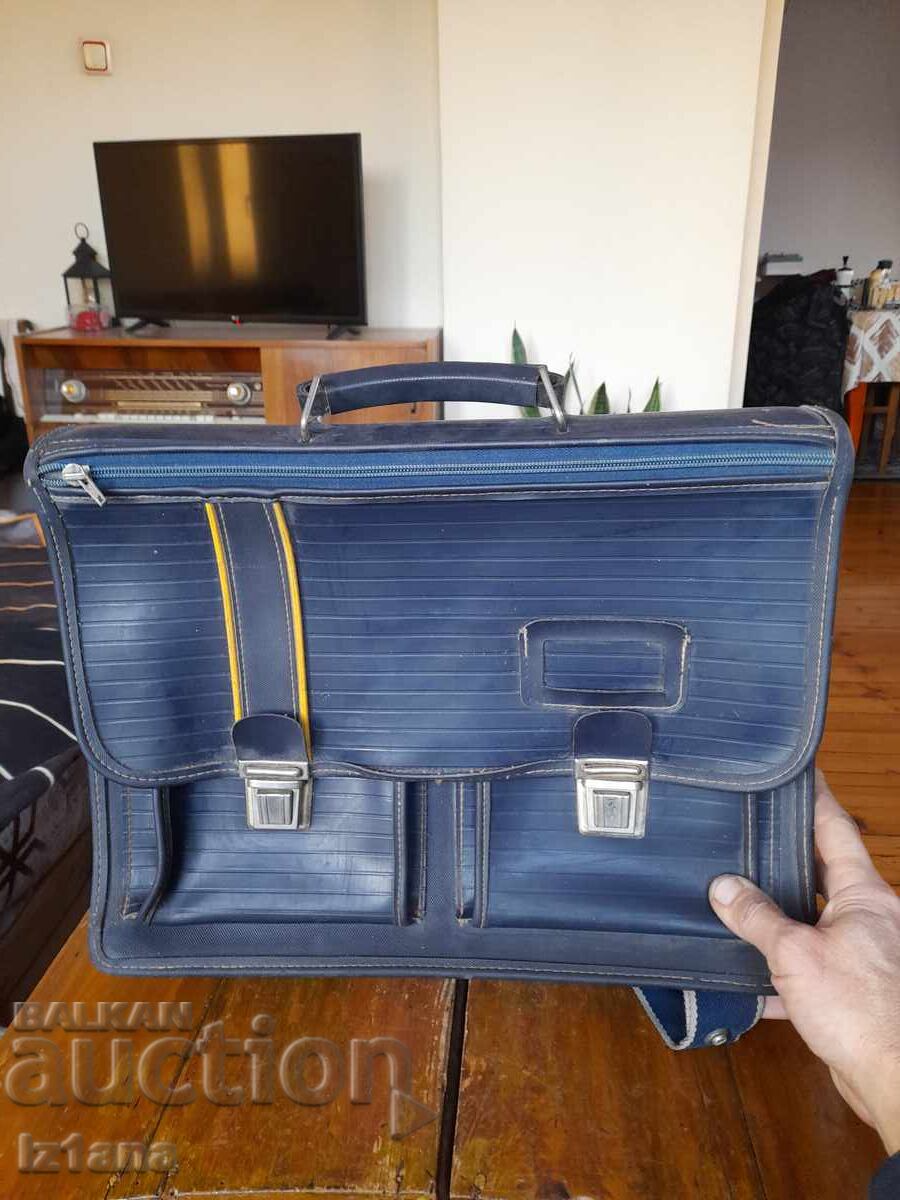 Παλιά σχολική τσάντα με τιμή 37.00 BGN | € 18.92 Παλιά σχολική τσάντα με τιμή 37.00 BGN | € 18.92