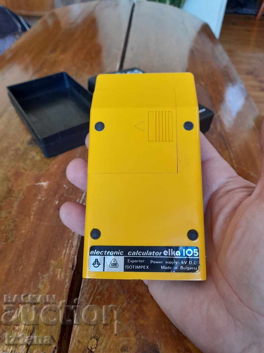 Livrarea Vechiul calculator Elka 105 Livrarea Vechiul calculator Elka 105