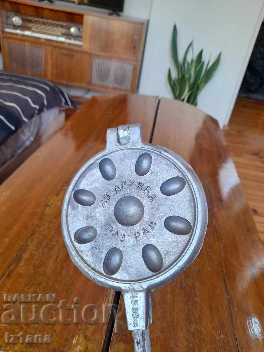 Old appliance, form for baking sweets, Nuts with price 55.00 BGN | € 28.12 Old appliance, form for baking sweets, Nuts with price 55.00 BGN | € 28.12