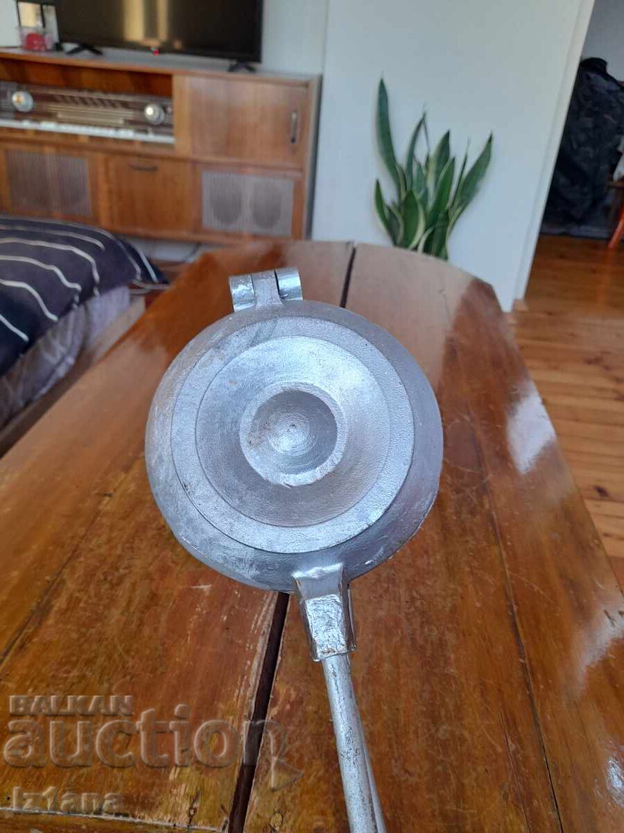 Auction Old appliance, form for baking sweets, Nuts Auction Old appliance, form for baking sweets, Nuts