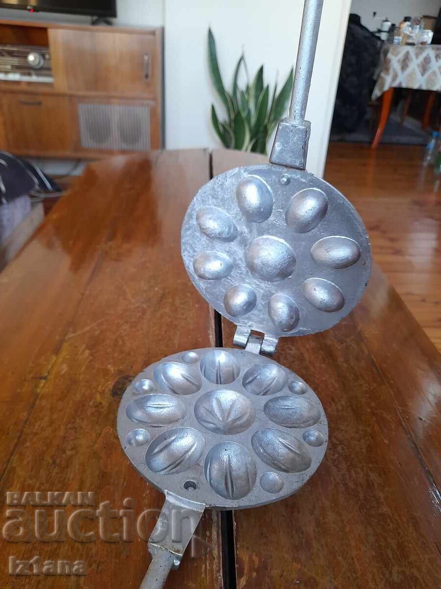 Delivery of Old appliance, form for baking sweets, Nuts Delivery of Old appliance, form for baking sweets, Nuts