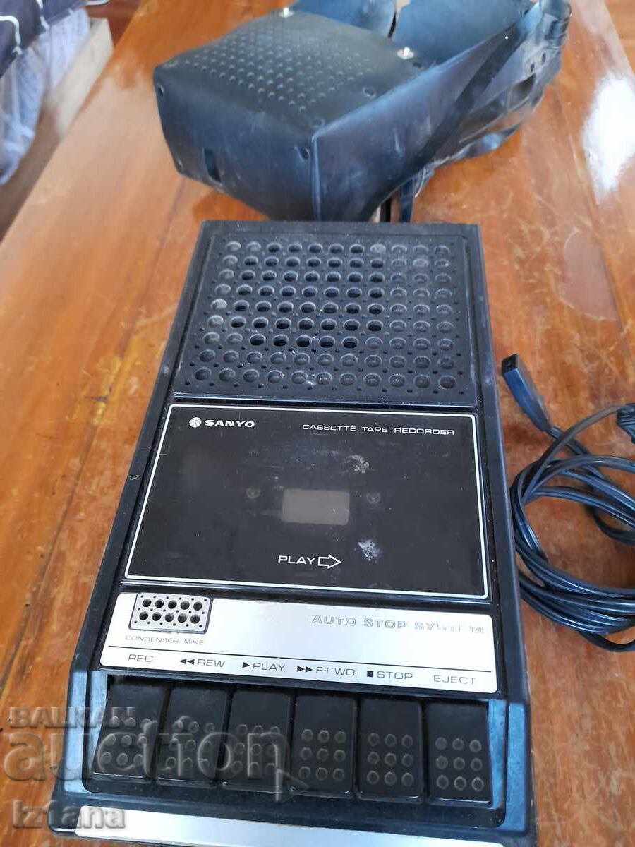 Old Sanyo M2541 cassette player with price 50.00 BGN | € 25.56