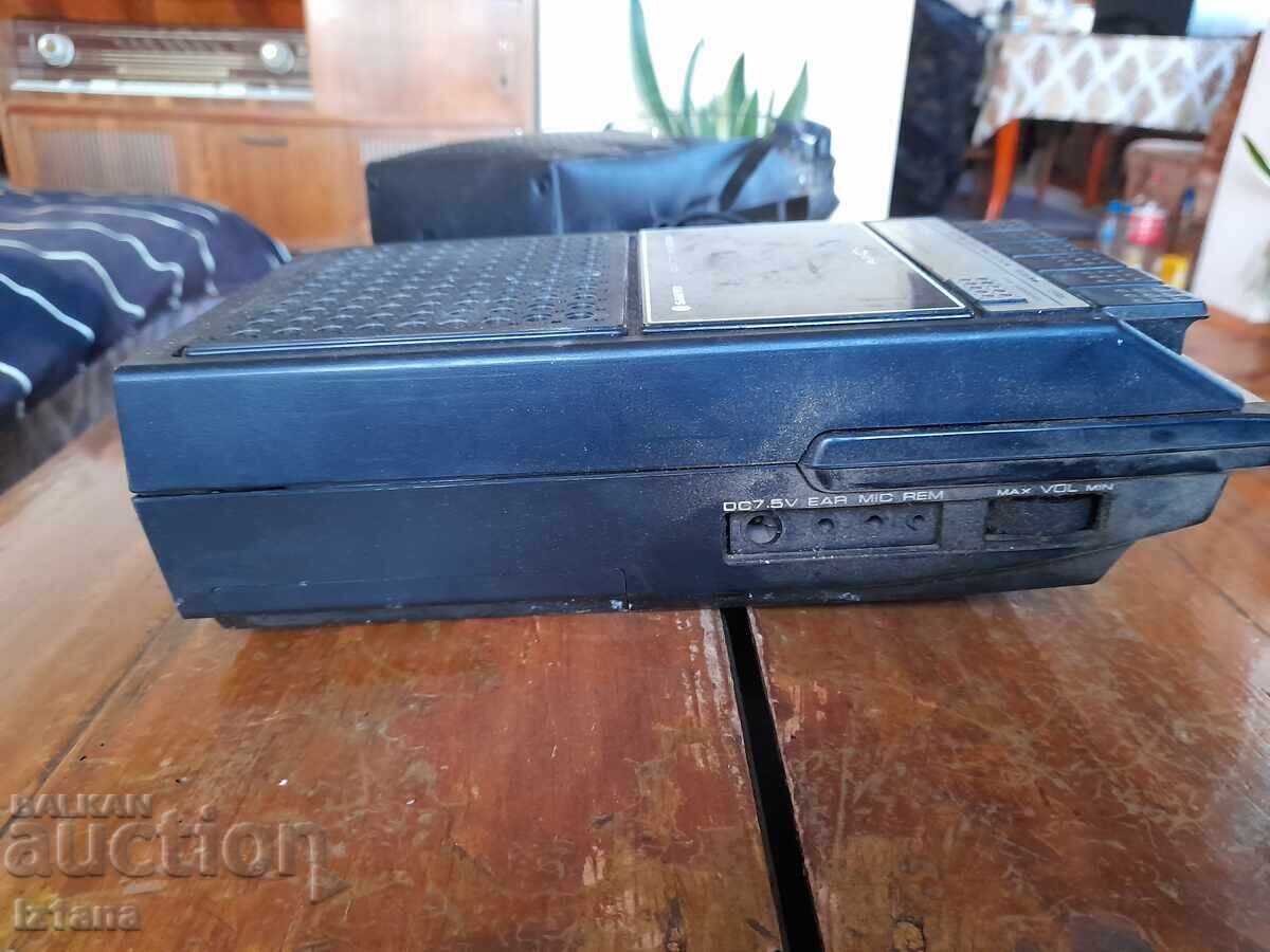 Auction  Old Sanyo M2541 cassette player