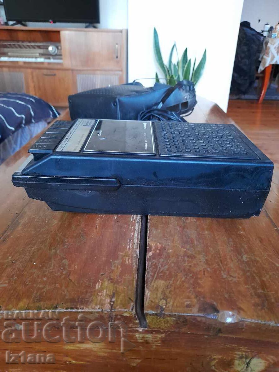 Old Sanyo M2541 cassette player - 5