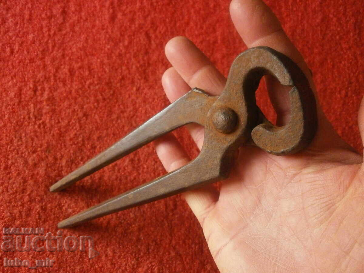 OLD PLIERS OLD PLIERS