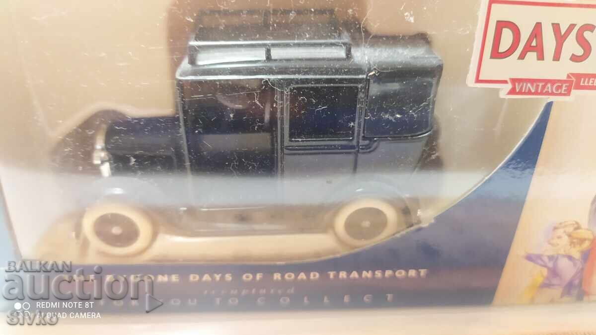 Carucior model vintage cu preț 14.99 BGN | € 7.66 Carucior model vintage cu preț 14.99 BGN | € 7.66