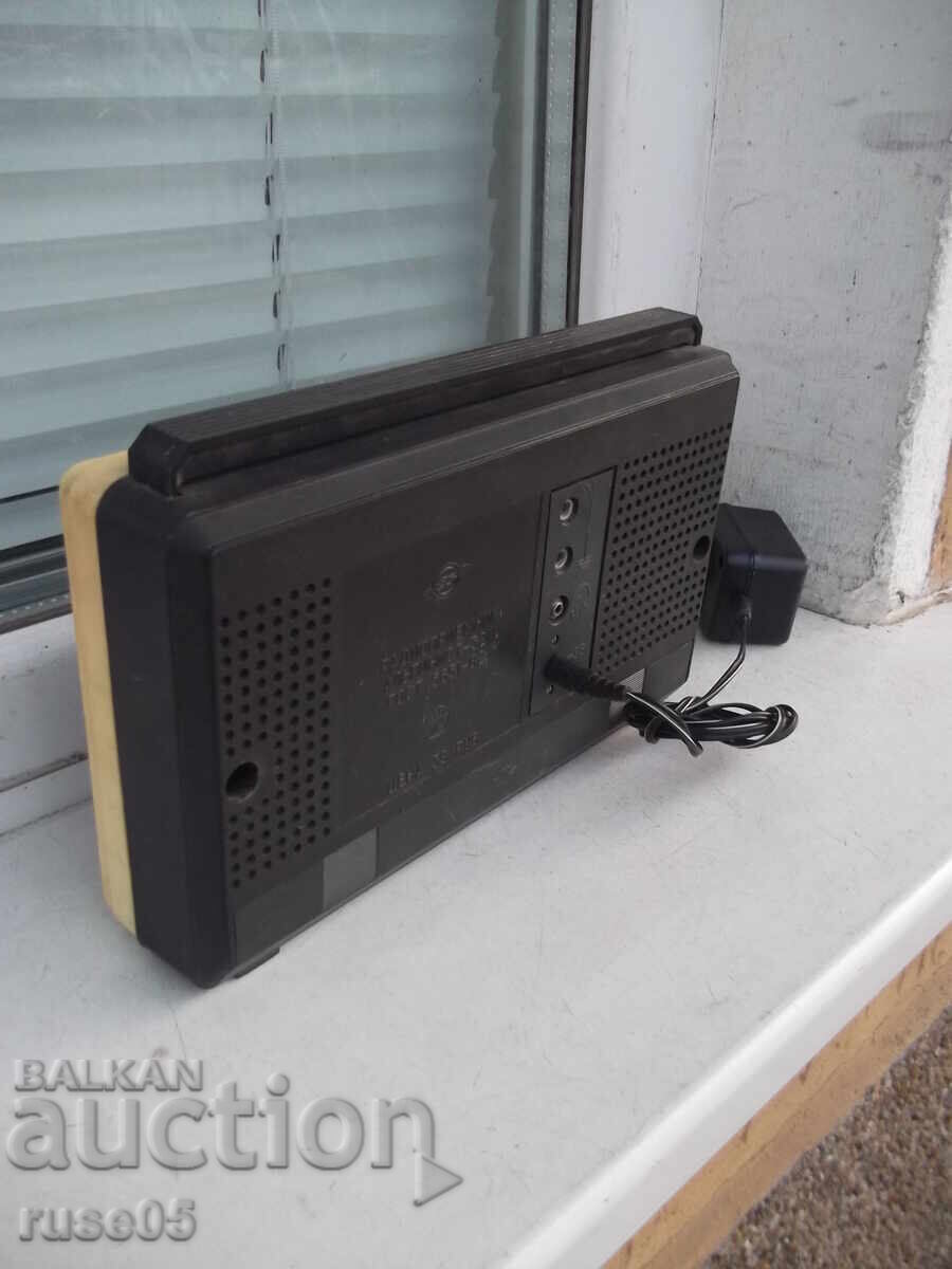 Δημοπρασία Ραδιοτρανζίστορ "Alpinist - 321" με τροφοδοτικό που λειτουργεί Δημοπρασία Ραδιοτρανζίστορ "Alpinist - 321" με τροφοδοτικό που λειτουργεί