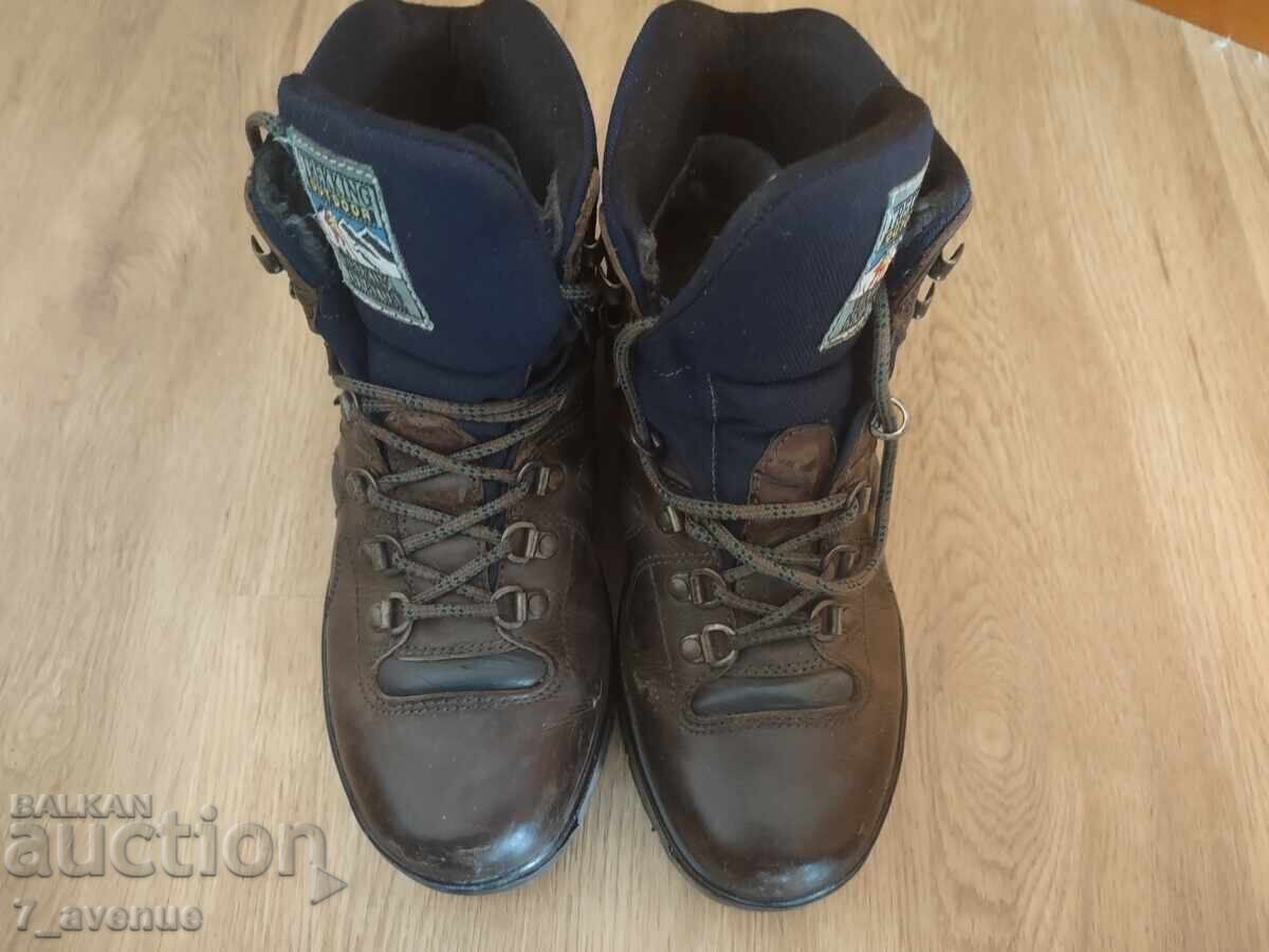 Licitație Ghete de dama, grozave din toate punctele de vedere, si pentru munte12.02.2025