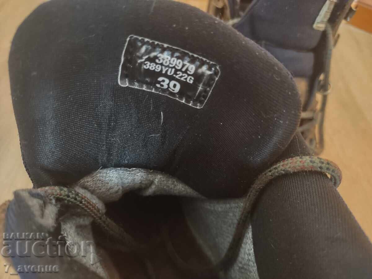 Ghete de dama, grozave din toate punctele de vedere, si pentru munte12.02.2025 - 5