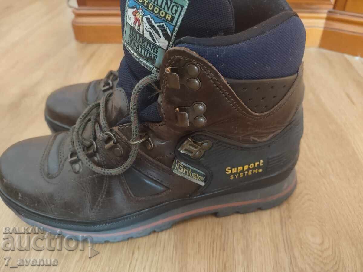 Ghete de dama, grozave din toate punctele de vedere, si pentru munte12.02.2025 - 6