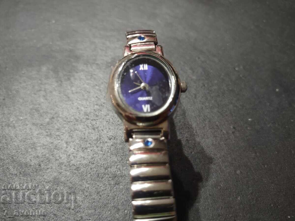 Watch, Yves Rocher used, quartz 09.04.2025 with price 49.00 BGN | € 25.05 Watch, Yves Rocher used, quartz 09.04.2025 with price 49.00 BGN | € 25.05