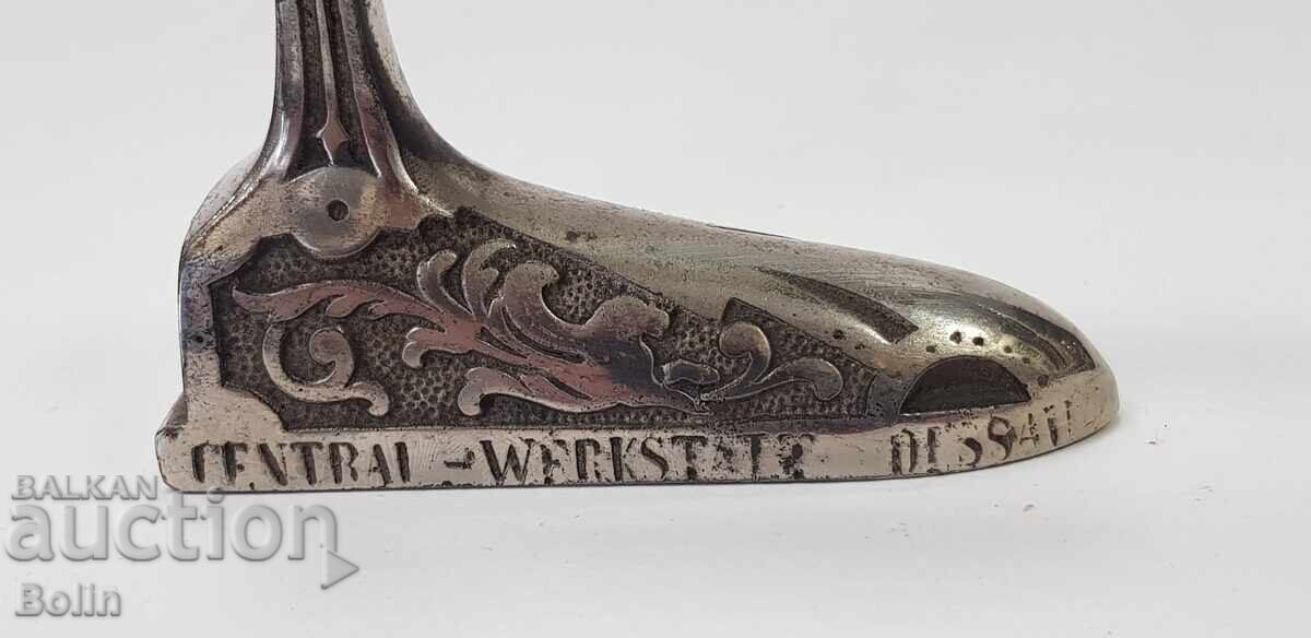 Delivery of Rare advertising mini collar iron - Europe - early 20th century Delivery of Rare advertising mini collar iron - Europe - early 20th century