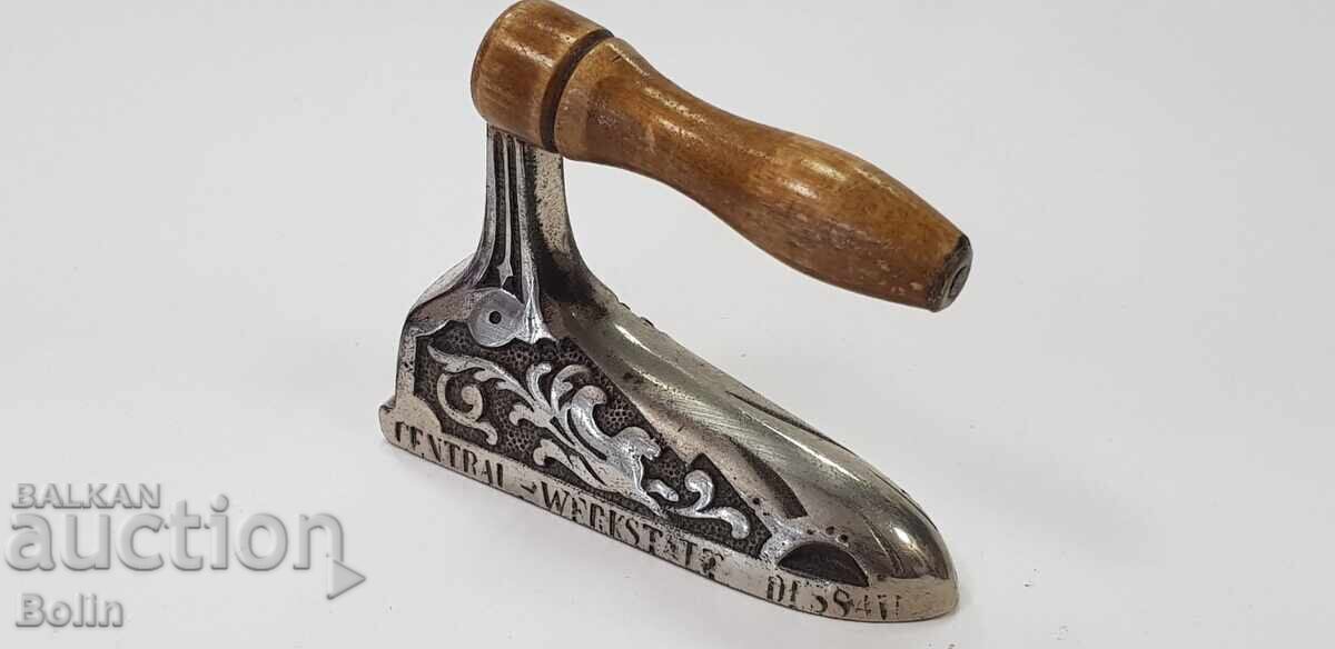 Rare advertising mini collar iron - Europe - early 20th century Rare advertising mini collar iron - Europe - early 20th century