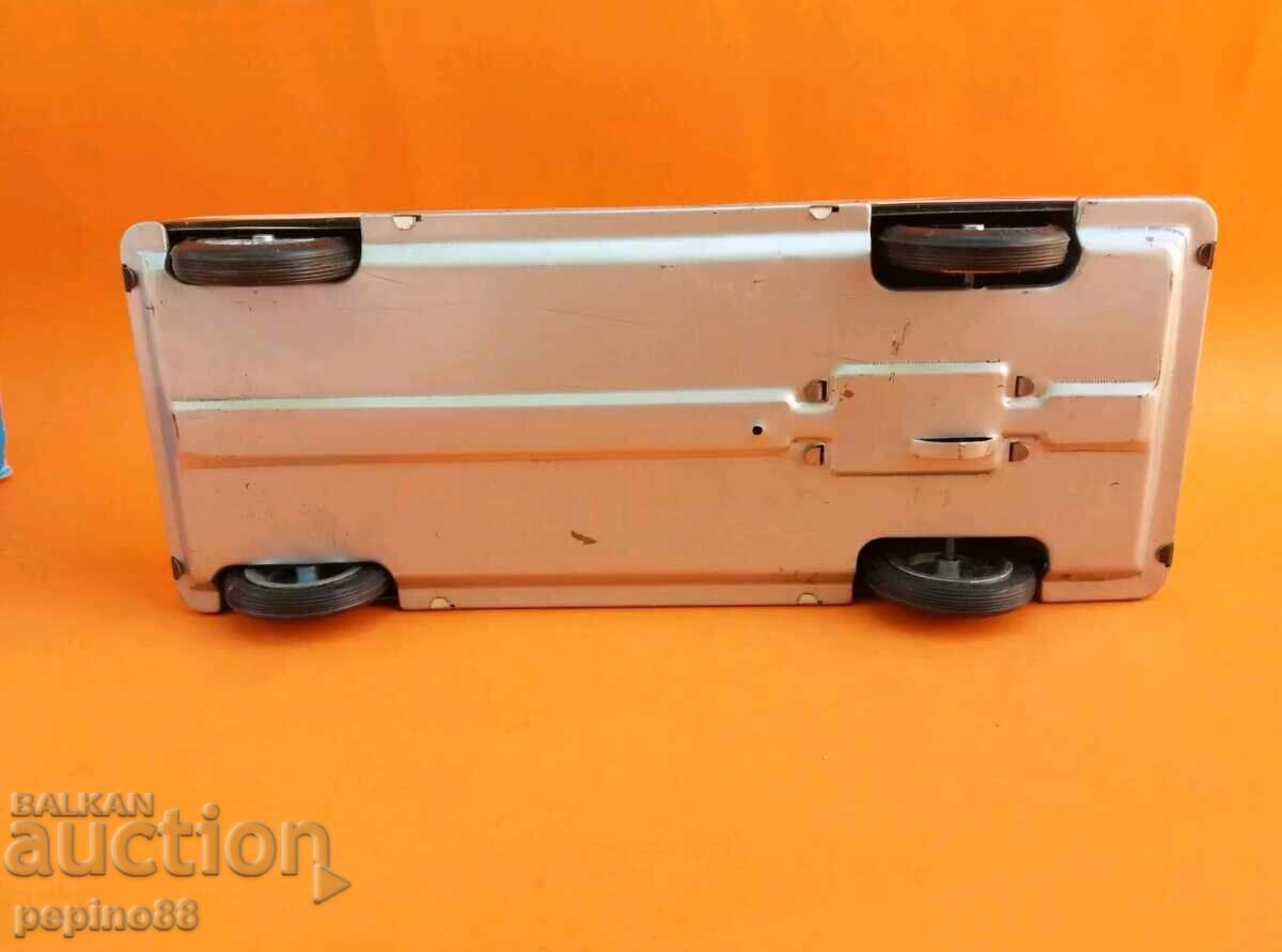 Delivery of Old Hungarian cart with original box