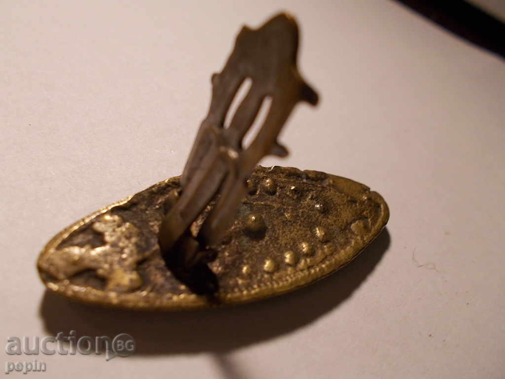 Old brooch with price 3.00 BGN | € 1.53 Old brooch with price 3.00 BGN | € 1.53
