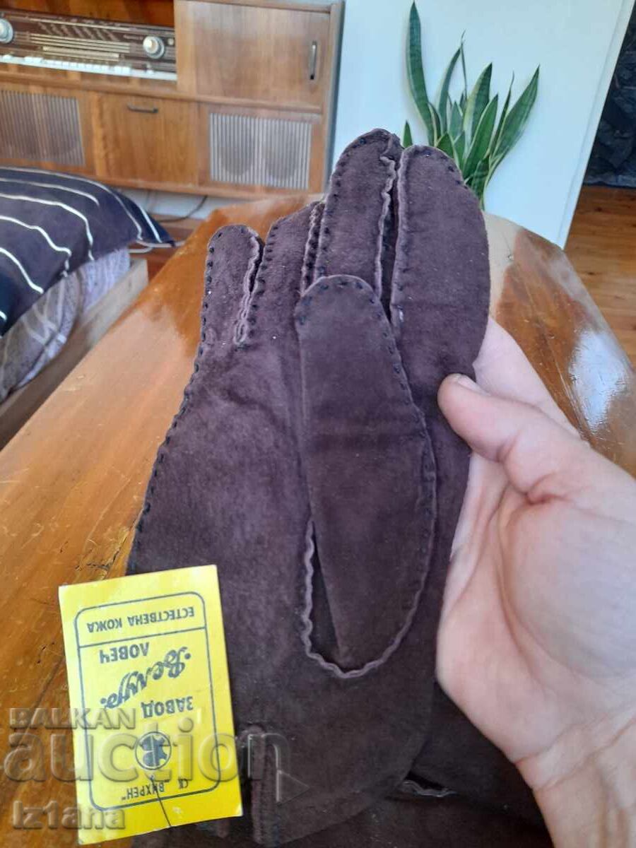 Old leather gloves with price 27.00 BGN | € 13.80 Old leather gloves with price 27.00 BGN | € 13.80