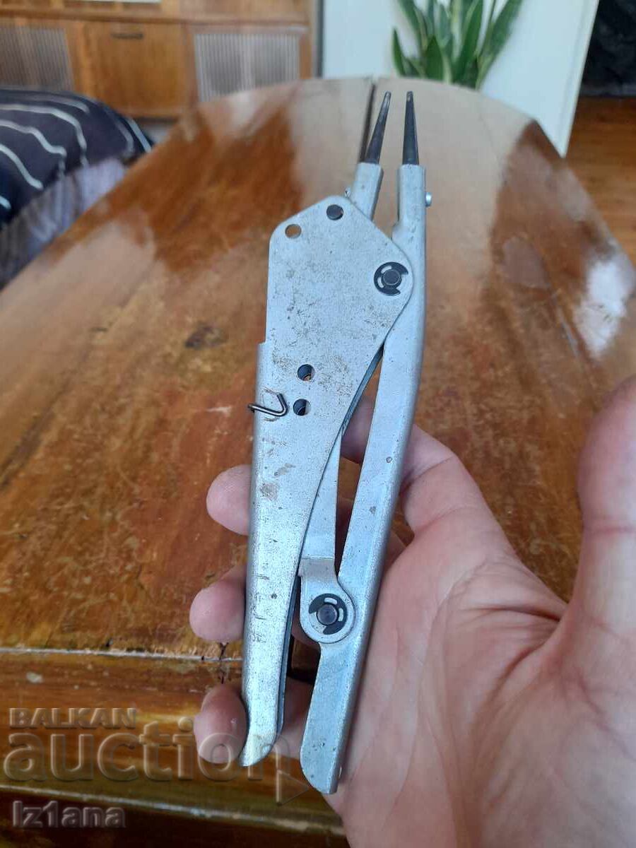 Auction  Old ring pliers, pliers