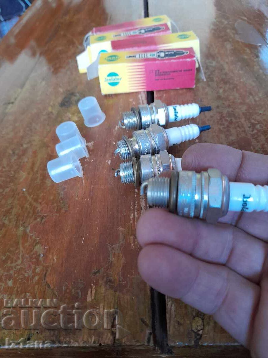 Auction Old spark plug, Isolator candles Auction Old spark plug, Isolator candles